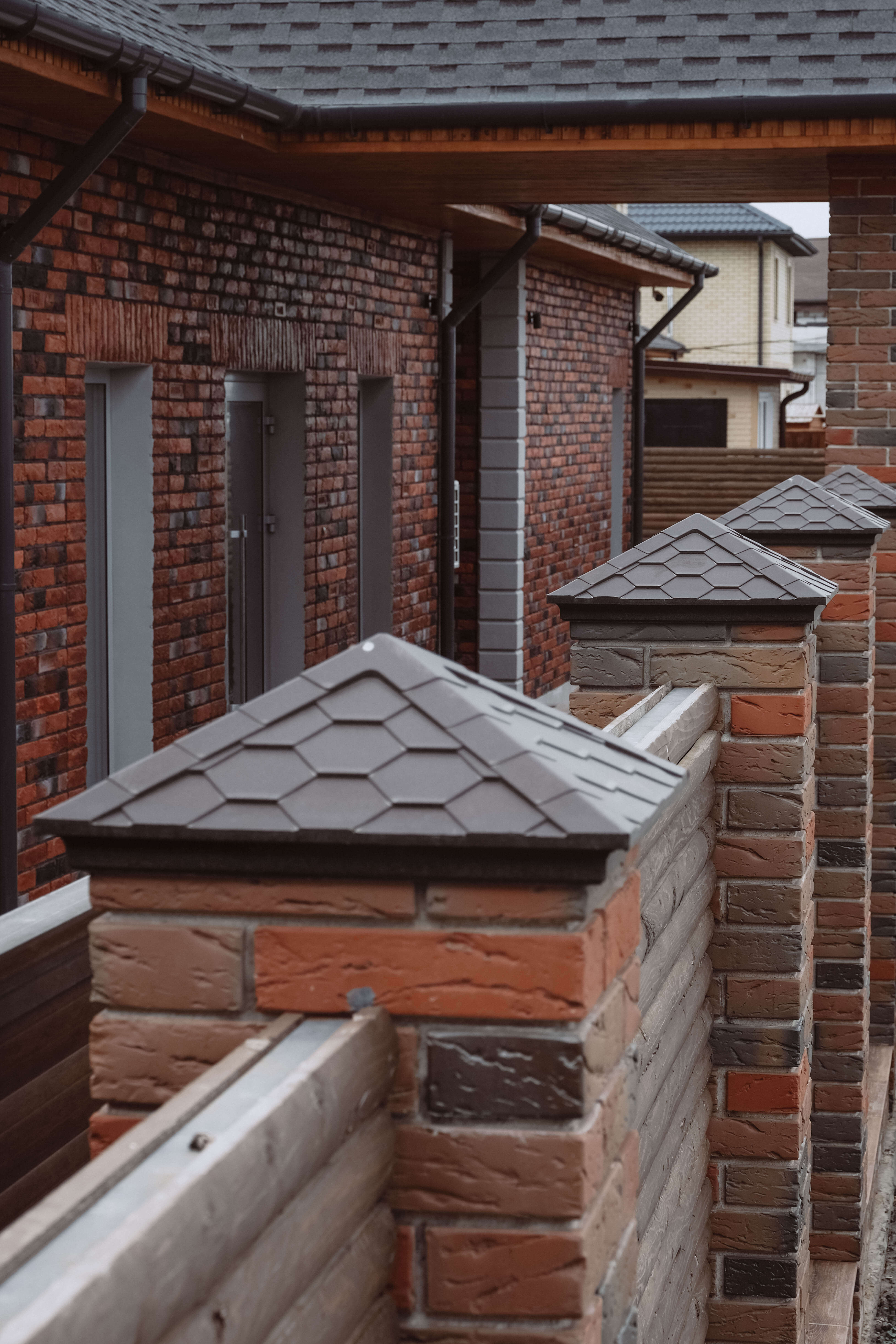 Колпак Zking Эверест Коричневый на столб 1.5х1.5 кирпича (390х390мм) в Назрани фото